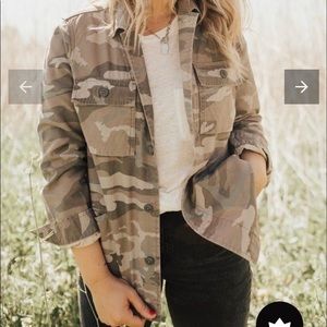 Carly Jean Los Angeles Camo Shacket Size Large